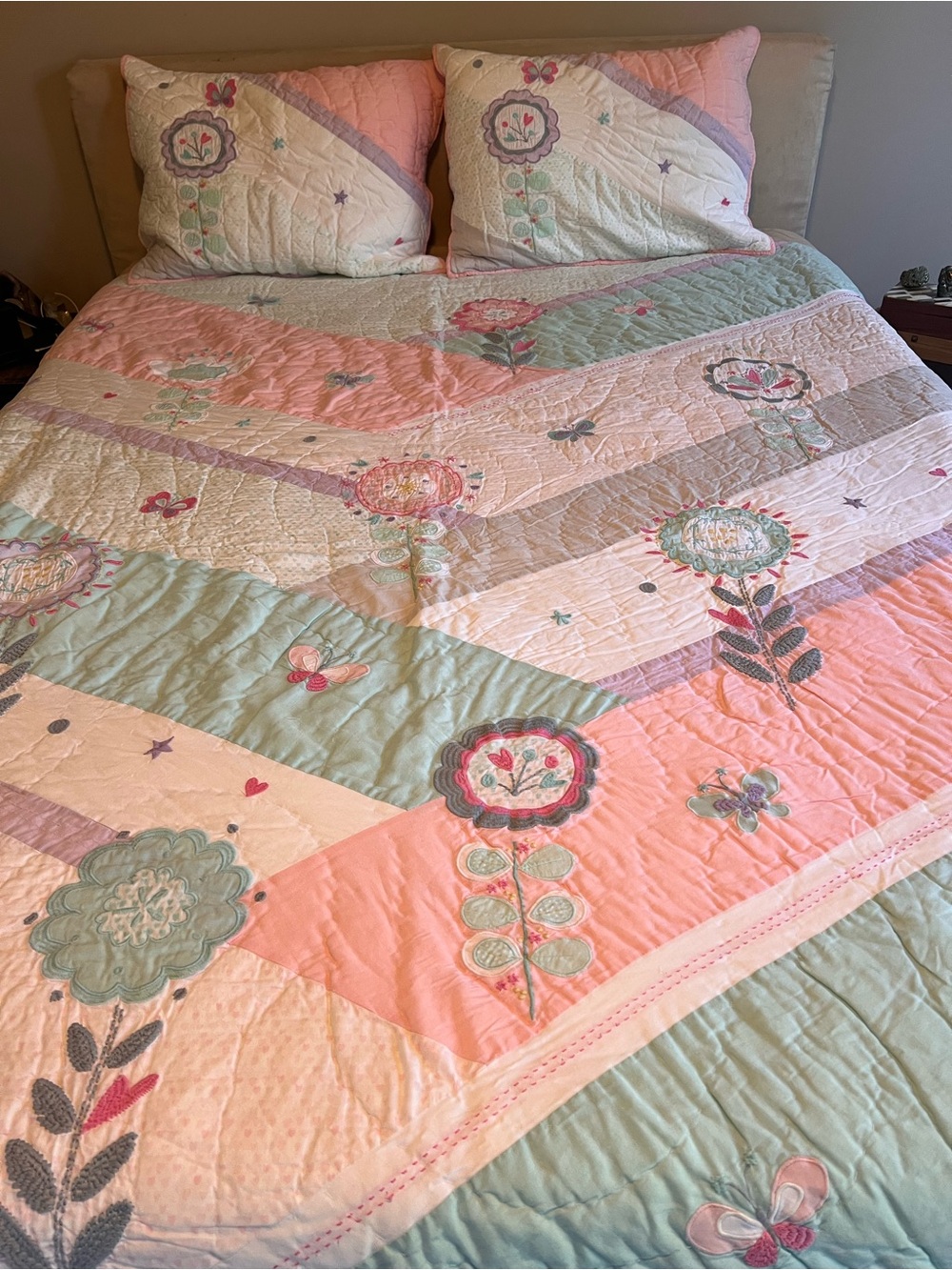 Floral Patchwork Reversible Quilt Set - Pink, Mint & Cream